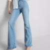 Pamut denim, tágas szárú, közepes derékmagasságú farmer
