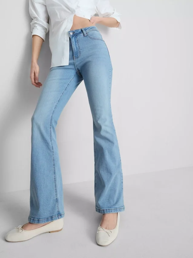 Pamut denim, tágas szárú, közepes derékmagasságú farmer