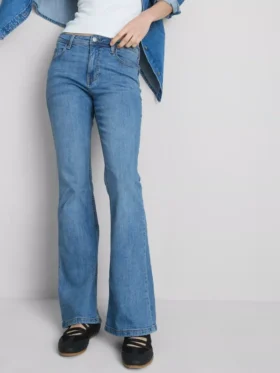 Pamut denim, tágas szárú, közepes derékmagasságú farmer