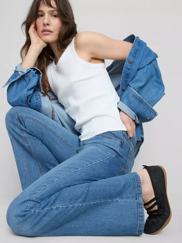 Pamut denim, tágas szárú, közepes derékmagasságú farmer