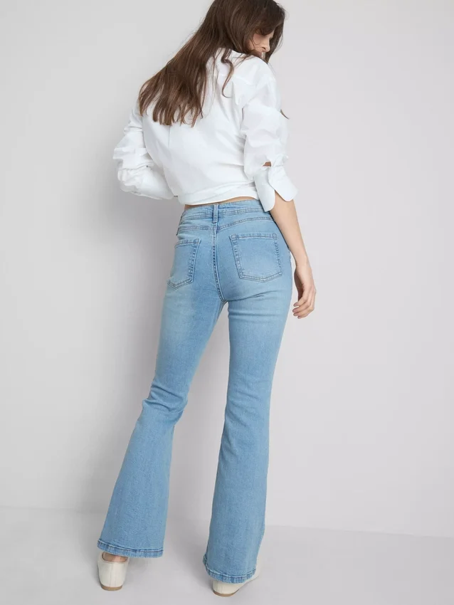 Pamut denim, tágas szárú, közepes derékmagasságú farmer