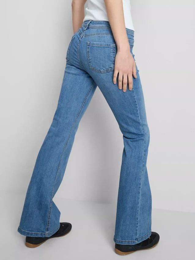 Pamut denim, tágas szárú, közepes derékmagasságú farmer