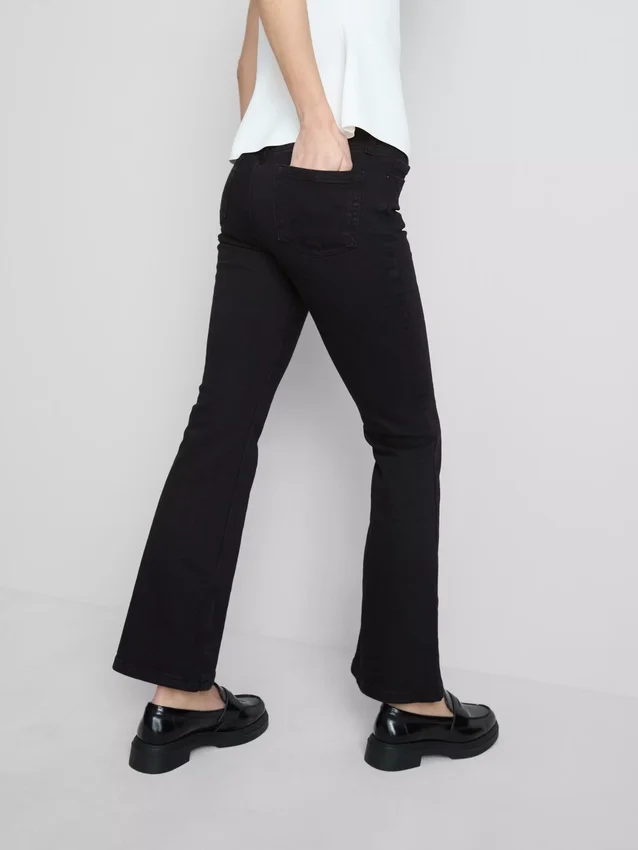 Pamut denim, tágas szárú, közepes derékmagasságú farmer