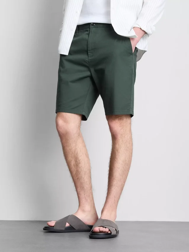 Pamutban gazdag chino rövidnadrág