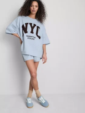 Pamutban gazdag, NYC-es, leeresztett ujjú pulóver