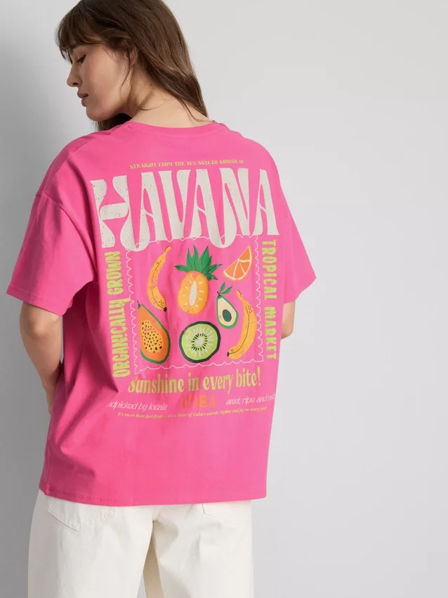 Pamutban gazdag, túlméretezett, grafikus havanna póló