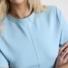 Pamutban gazdag, varrásdíszítéses, téglalap alakú póló