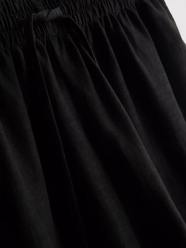 Pamutkeverékből készült, rugalmas derékú rövidnadrág