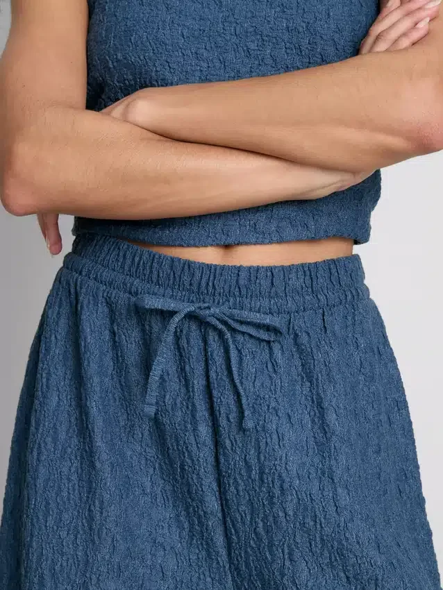 Paula Echevarría gyűrött, széles szárú nadrág