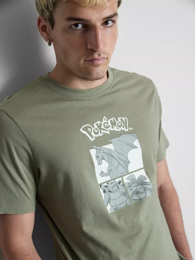 Pokémon mintás póló