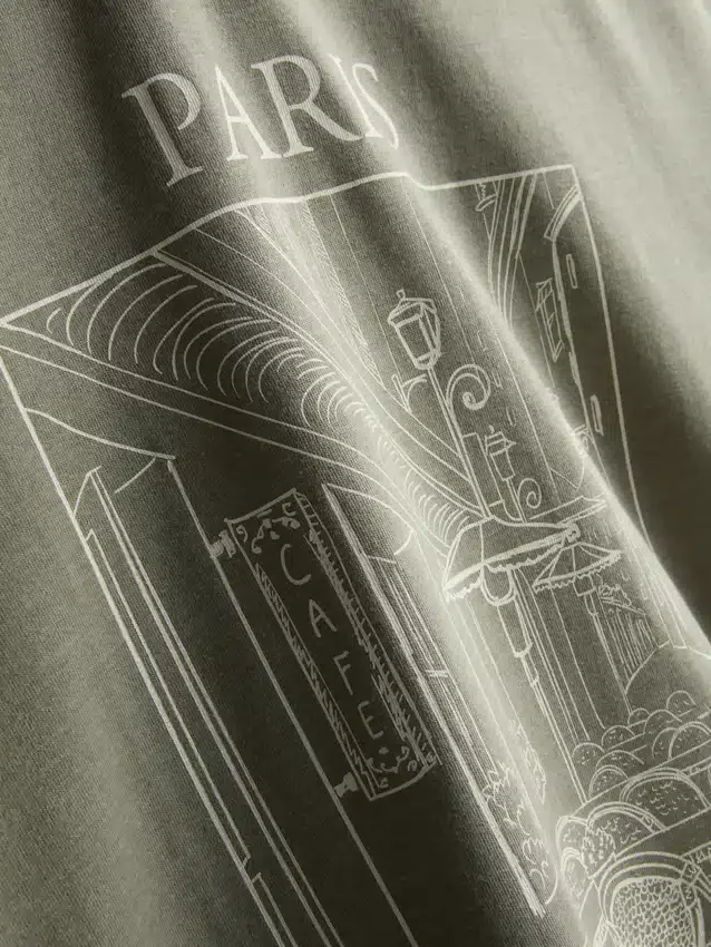 Párizsi grafikás póló