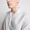 Rövid ujjú, lenkeverékből készült ing