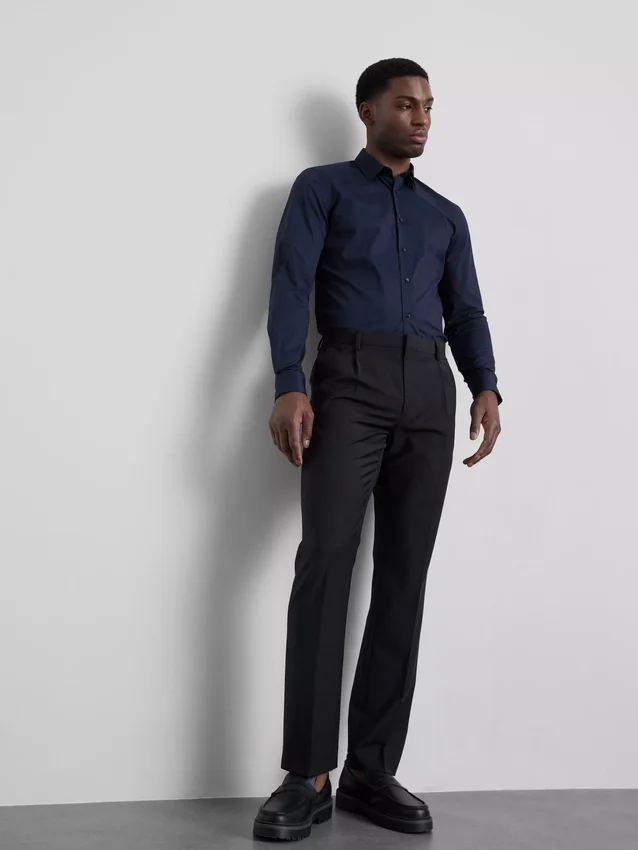 Slim fit, rugalmas, gombos ing