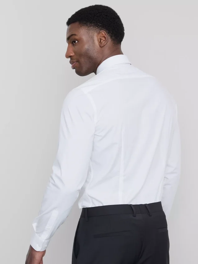 Slim fit, rugalmas, gombos ing