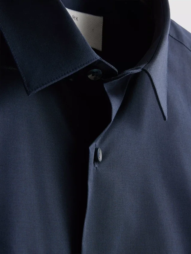 Slim fit, rugalmas, gombos ing