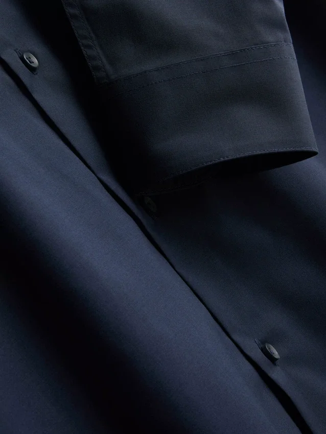 Slim fit, rugalmas, gombos ing