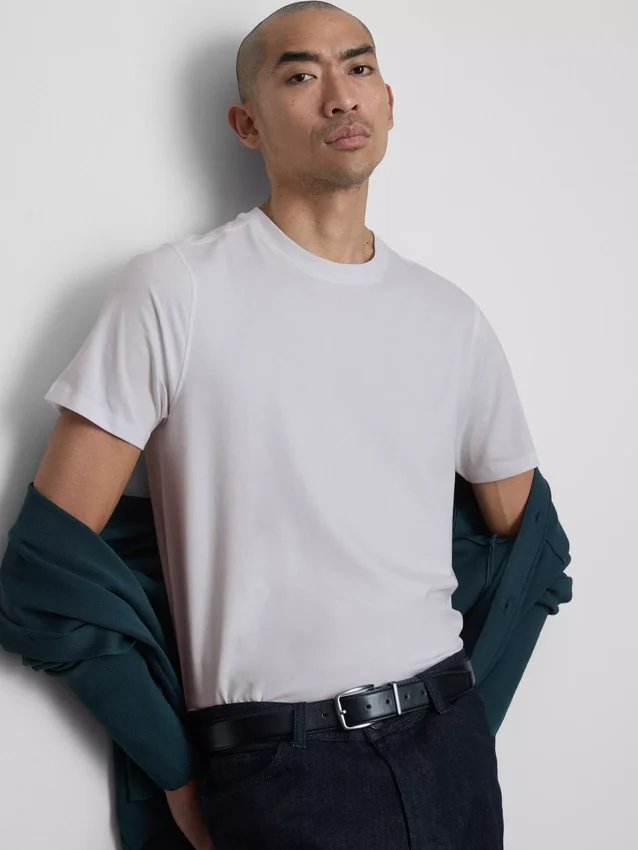 Slim-fit, rugalmas, rövid ujjú póló