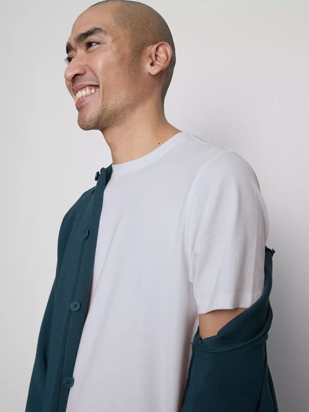 Slim-fit, rugalmas, rövid ujjú póló