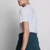 Slim-fit, rugalmas, rövid ujjú póló