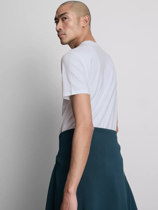 Slim-fit, rugalmas, rövid ujjú póló