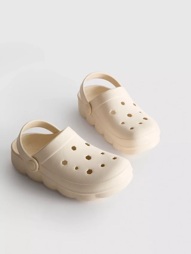 Slingback strandpapucs