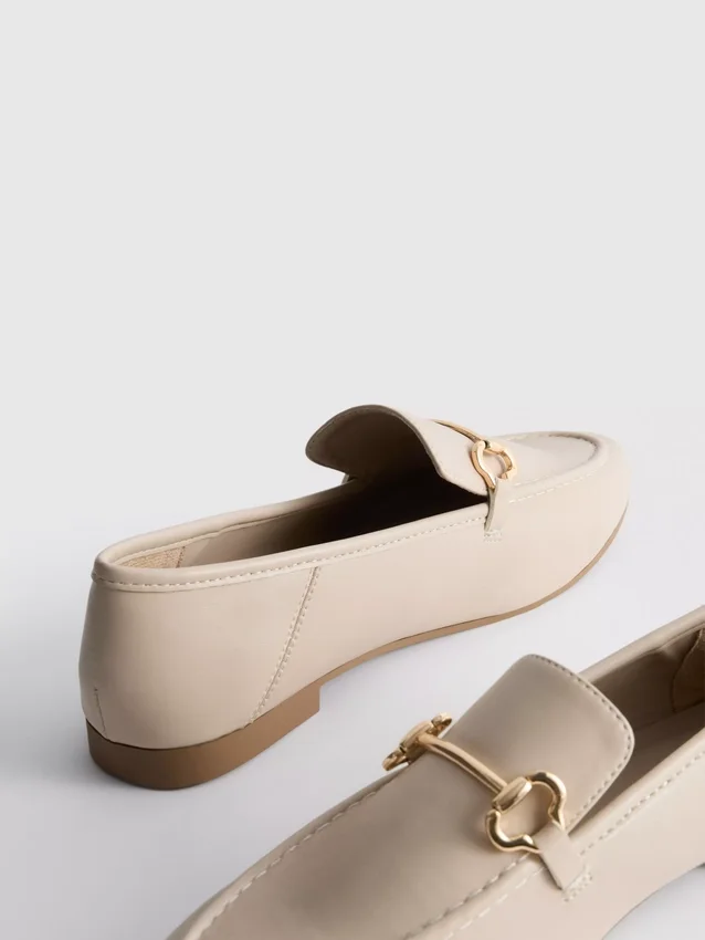 Snaffle díszítésű loafer