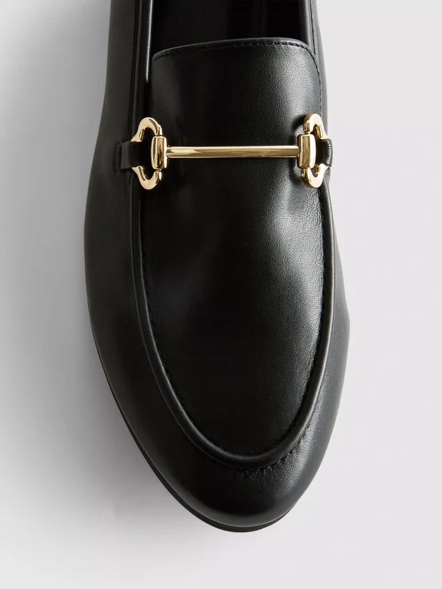 Snaffle díszítésű loafer