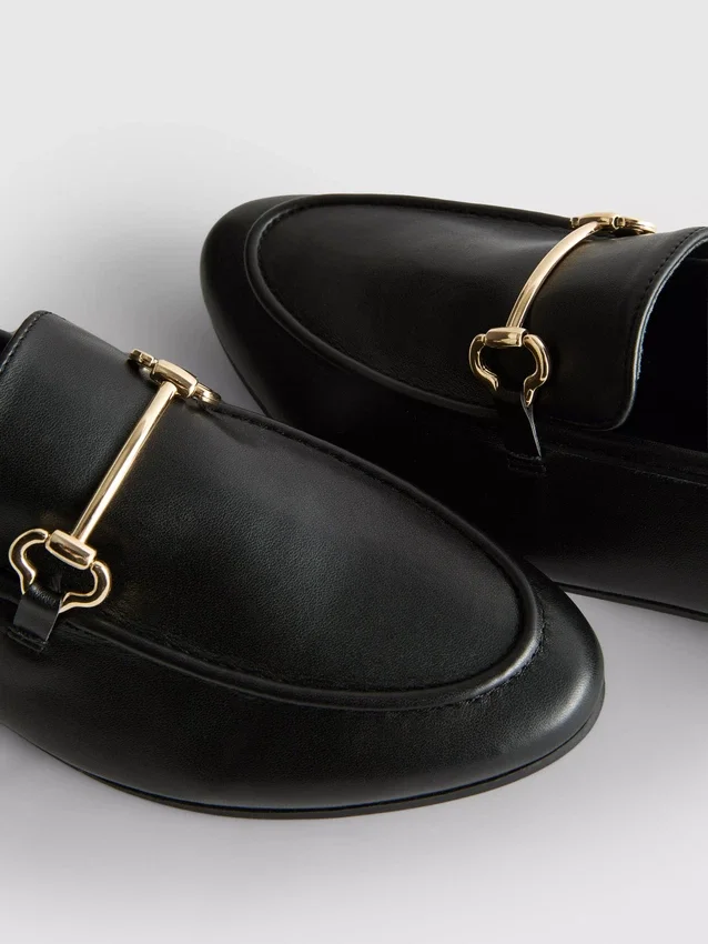 Snaffle díszítésű loafer