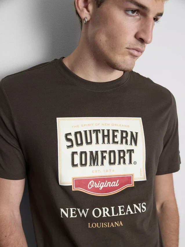 „Southern Comfort” grafikás póló