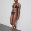 Strasszos háromszög alakú bikini felső