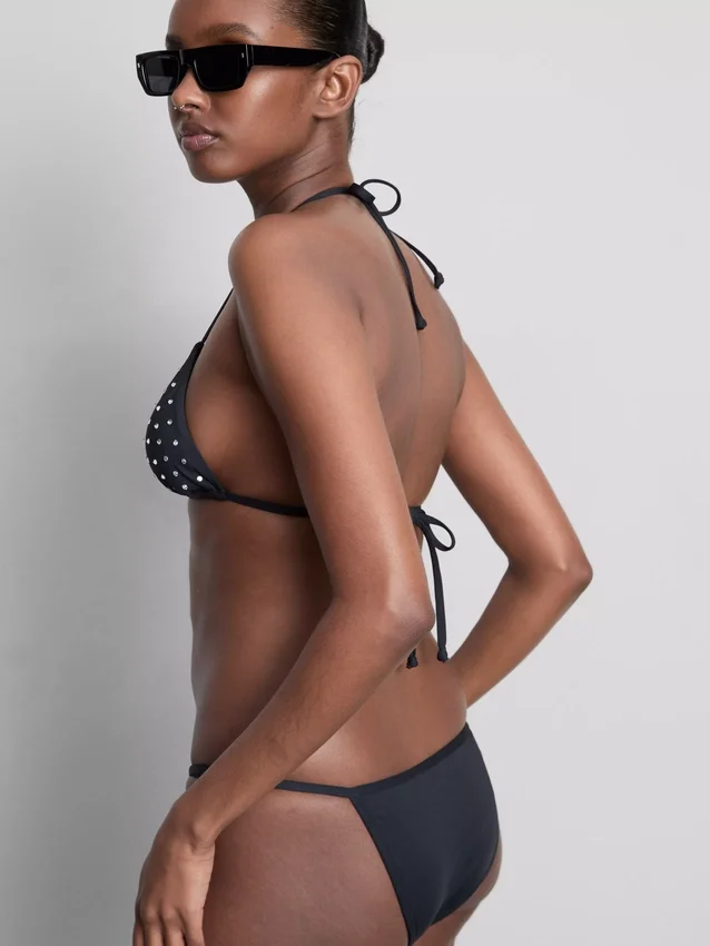 Strasszos háromszög alakú bikini felső