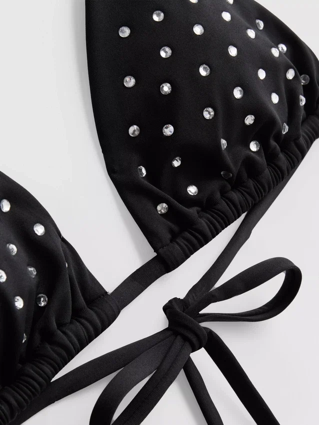 Strasszos háromszög alakú bikini felső