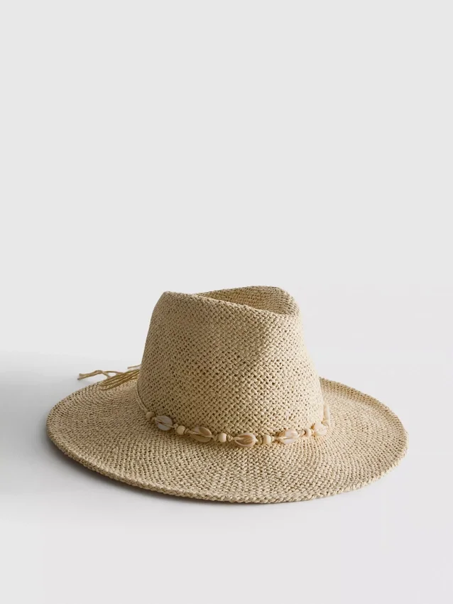 Szalmaszegélyű strandkalap