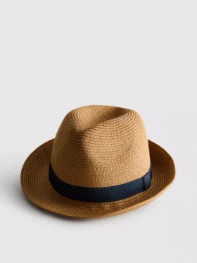 Szalmából készült trilby