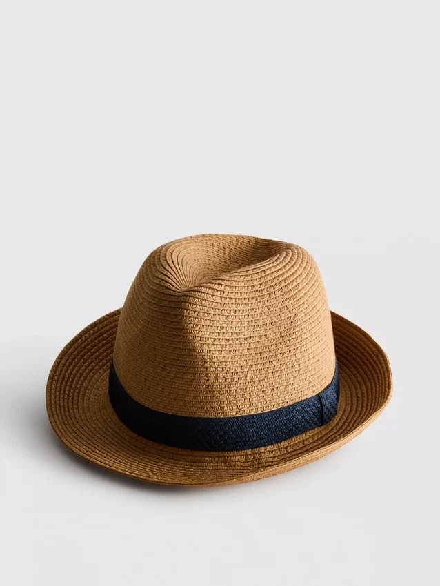 Szalmából készült trilby