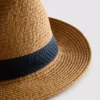 Szalmából készült trilby