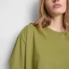 Szögletes, kerek nyakú pamut póló