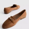 Széles fazonú, alacsony orrú loafer