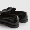 Széles fazonú lakkozott loafer