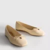 Széles fazonú, műbőrből készült, négyzetes orrú balerina cipő