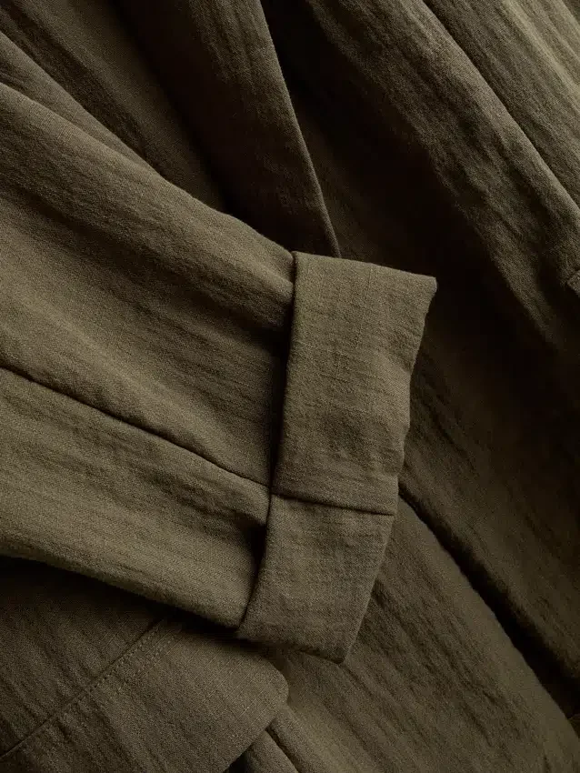 Texturált, bevágott galléros blézer