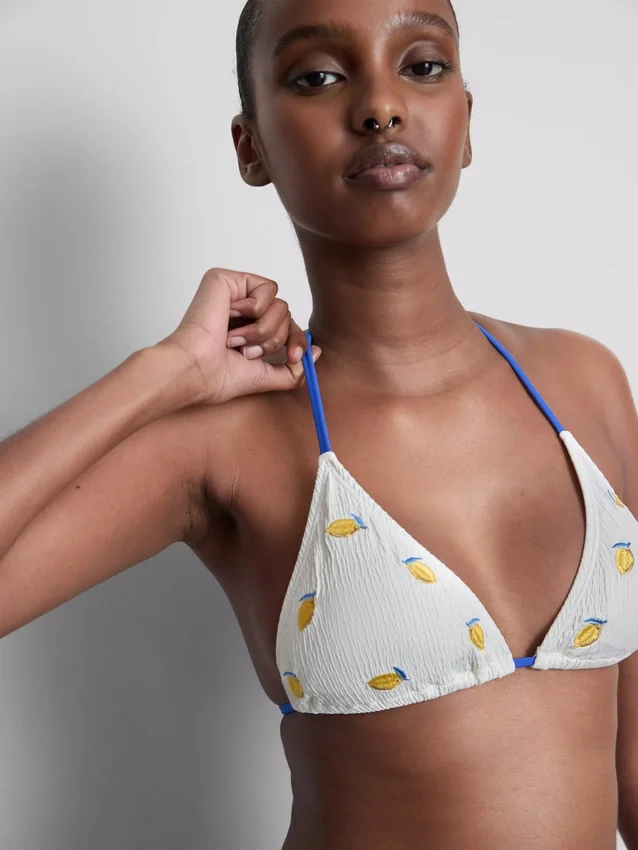 Texturált, citrommintás háromszög alakú bikini felső