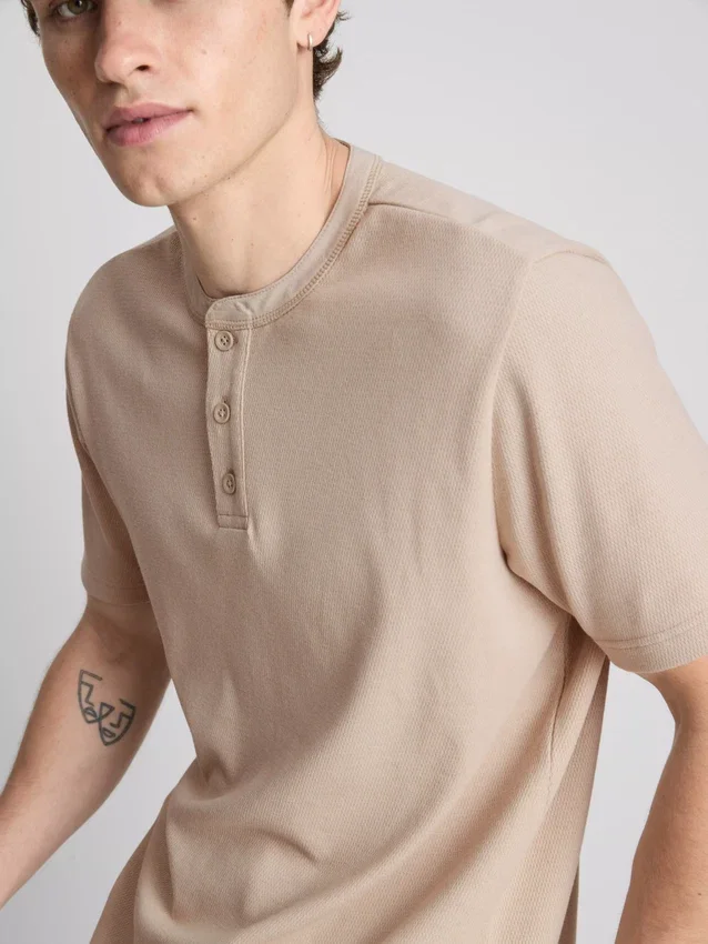Texturált henley póló