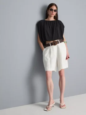Texturált, övvel ellátott bermuda nadrág