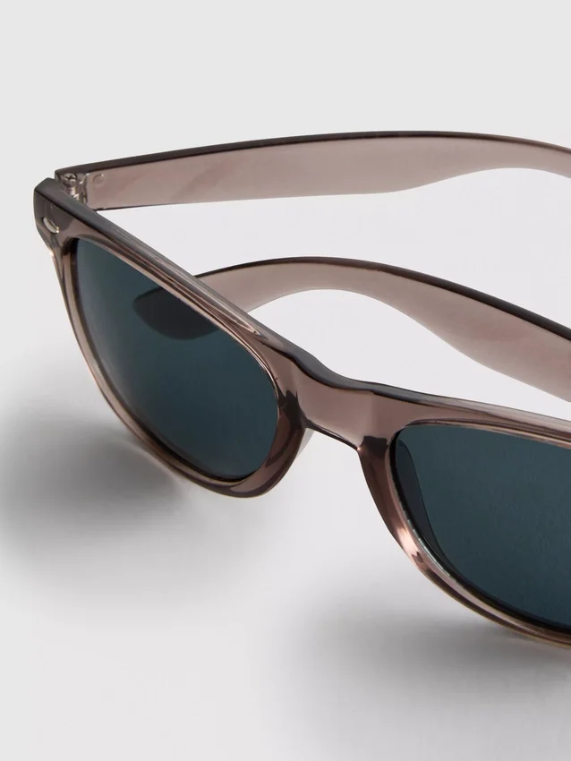 Téglalap alakú keretes napszemüveg