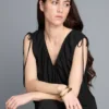 V-nyakú, ballonlábú jumpsuit