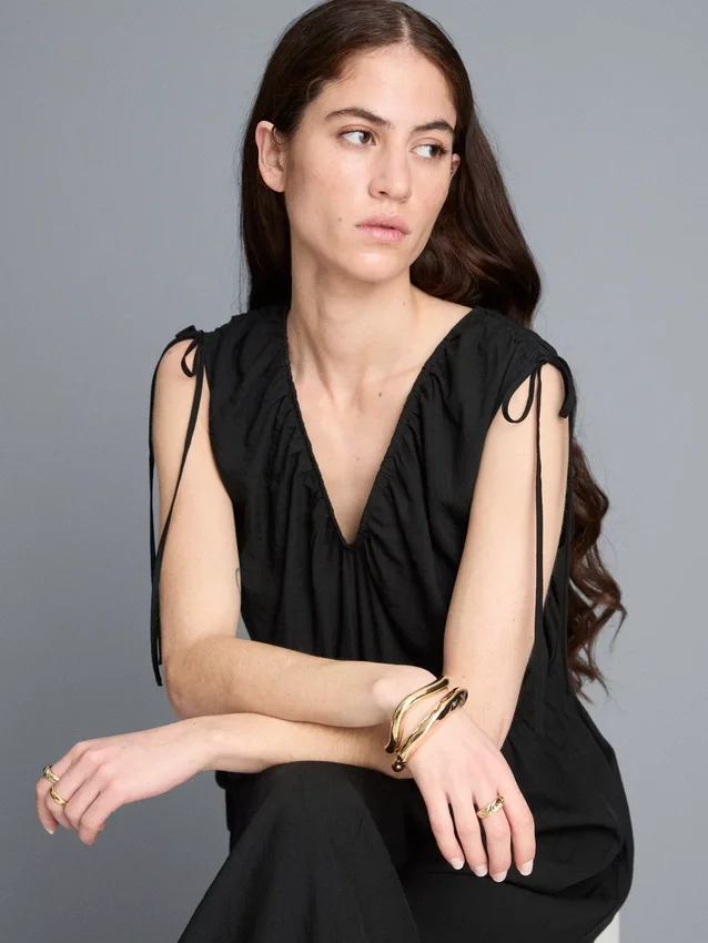 V-nyakú, ballonlábú jumpsuit