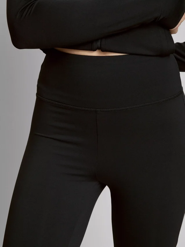 Vajas puhaságú, tágas szárú leggings
