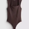 Varratmentes, négyzet alakú nyakú body