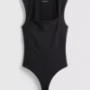 Varratmentes, négyzet alakú nyakú body